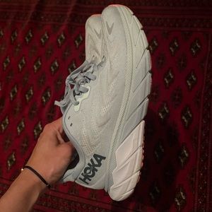 (Like new) Hokas Arahi 6